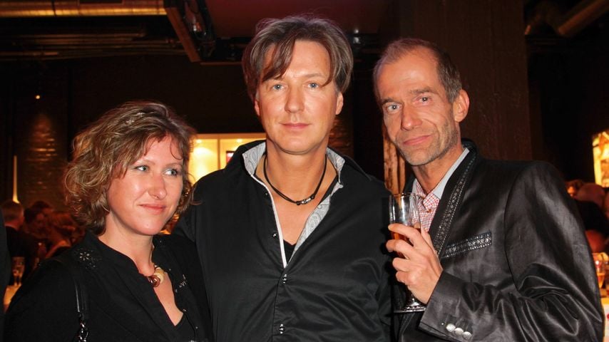 Martin Armknecht mit Freundin Myriam Muehlenbusch und Georg Uecker bei der Weltpremiere von "Kein Pardon – Das Musical", 2011
