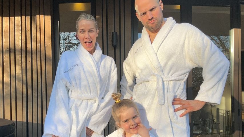 Kate Lawler und Martin Bojtos mit ihrer Tochter, Januar 2025