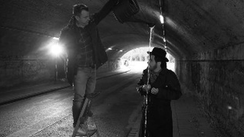 Martin Klempnow und Oliver Pocher im Musikclip "Laura & Wendler – Das Finale"