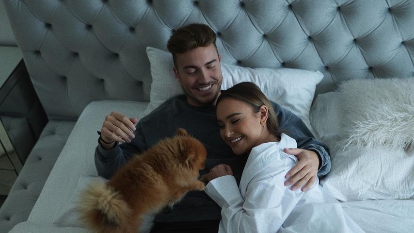 Marvin Conen und Maddy Nigmatullin mit ihrem Hund Moskau