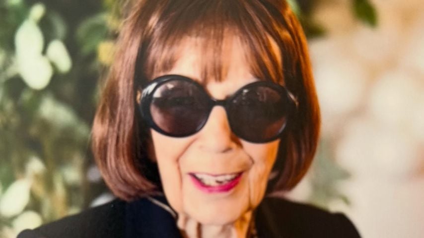 Mary Jo posiert