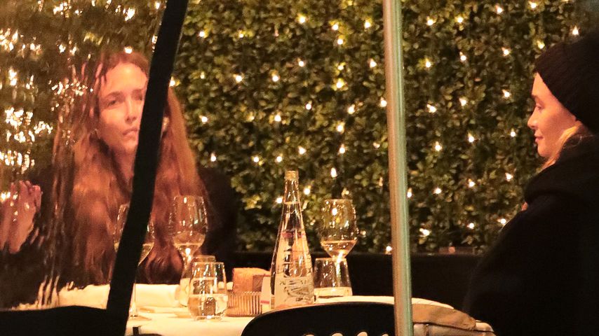 Mary-Kate und Ashley Olsen in einem New Yorker Restaurant