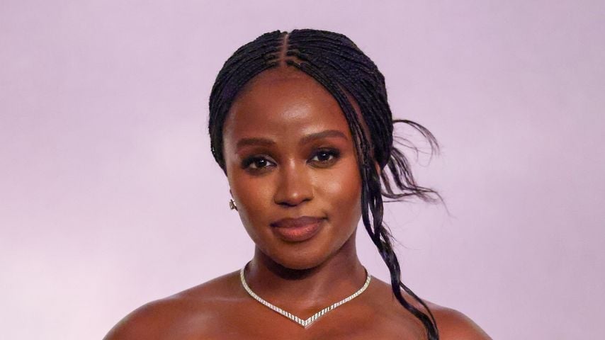 Masali Baduza bei der Paris-Premiere von "Bridgerton" Staffel 4 im Palais Brongniart