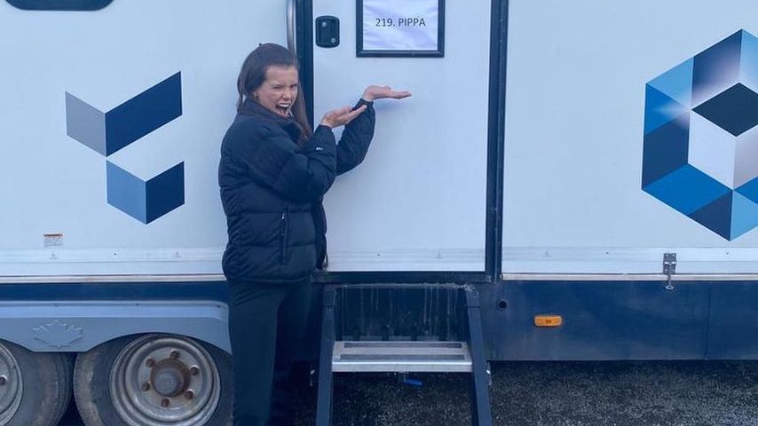 Matilda Broadbridge am Set von "The Crown"