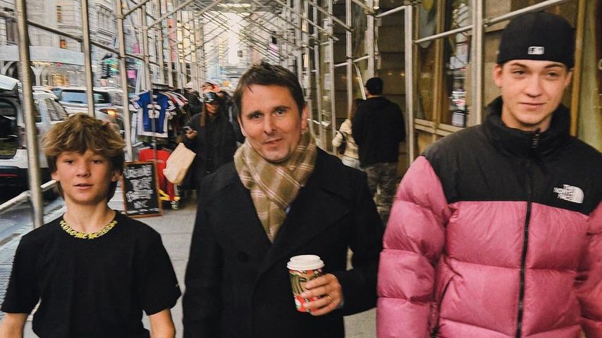 Matt Bellamy mit seinen Söhnen in New York