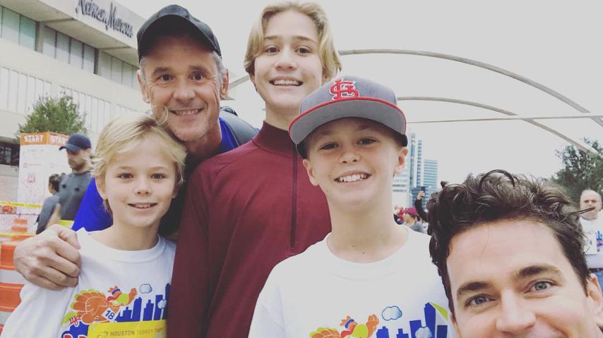 Matt Bomer (r.) mit seinem Mann Simon Hall und den Zwillingen Walker und Henry, November 2018