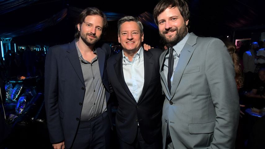 Ted Sarandos (Mitte) mit den "Stranger Things"-Erfindern Matt und Ross Duffer