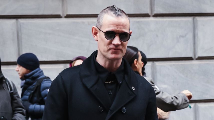 Matt Smith präsentiert wilde Frisur auf der Fashion Week