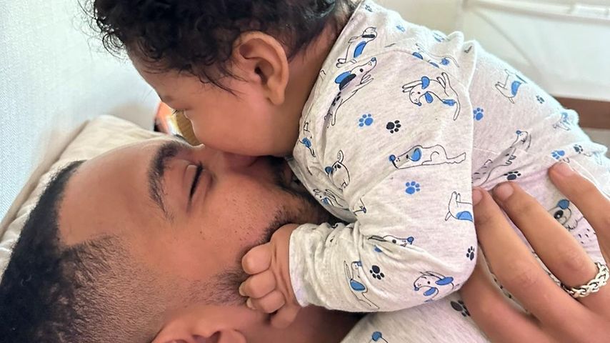 Matthew Adesuyan mit seinem Sohn Zai im März 2023