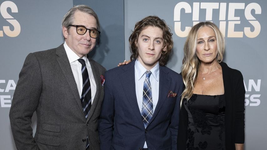 Matthew Broderick, James Wilkie Broderick und Sarah Jessica Parker bei der Premiere von "Other Desert Cities" im Hudson Theatre