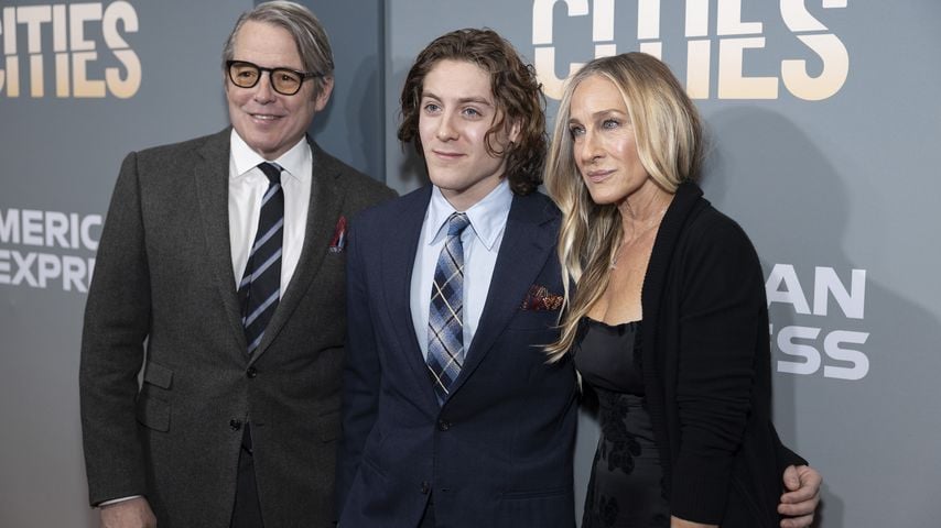 Matthew Broderick, James Wilkie Broderick und Sarah Jessica Parker bei der Premiere von "Other Desert Cities" im Hudson Theatre