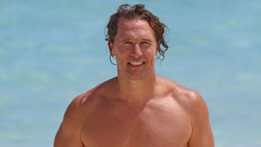 Mit 50: Matthew McConaughey zeigt trainierte Bauchmuskeln