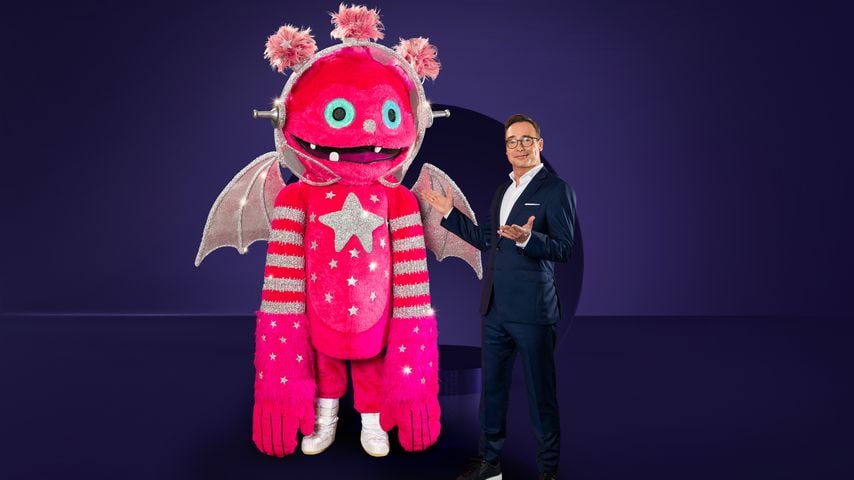 Der "The Masked Singer"-Monstronaut und Matthias Opdenhövel