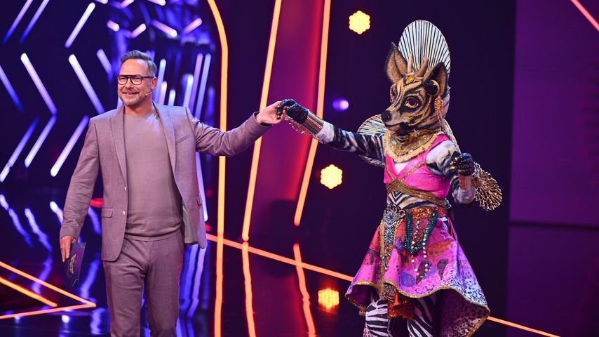 Matthias Opdenhövel und das Okapi bei "The Masked Singer" 2023