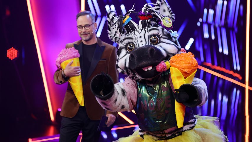 Matthias Opdenhövel und das Zebra im Finale von "The Masked Singer"