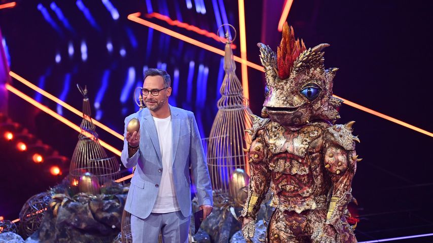 Matthias Opdenhövel und der Dornteufel bei "The Masked Singer"