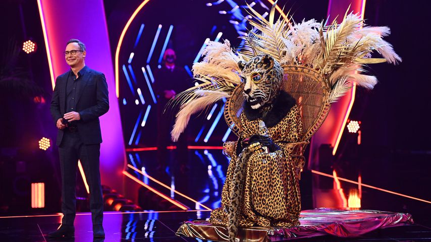 Matthias Opdenhövel und der Leopard bei "The Masked Singer"