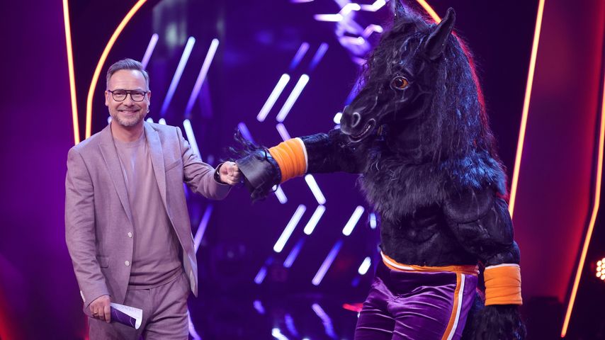 Matthias Opdenhövel und der Mustang bei "The Masked Singer"