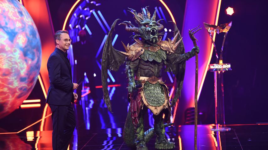 Matthias Opdenhövel und der "The Masked Singer"-Drache