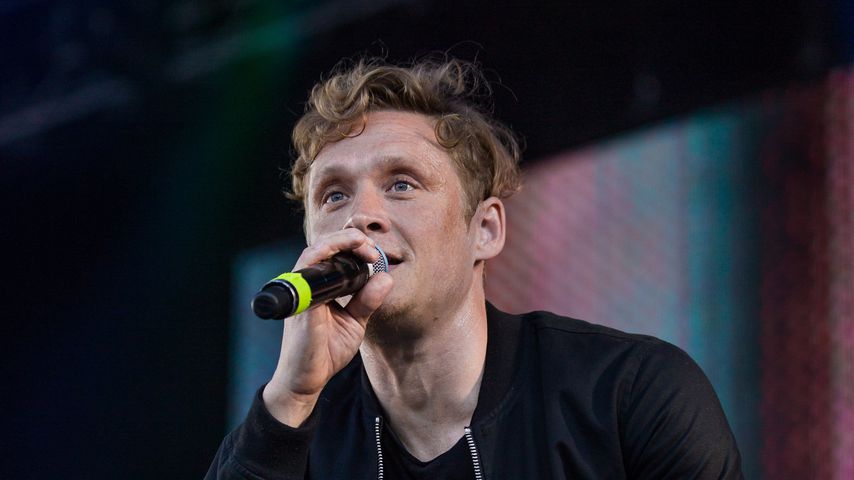 Matthias Schweighöfer feiert Neujahrs-Grillparty