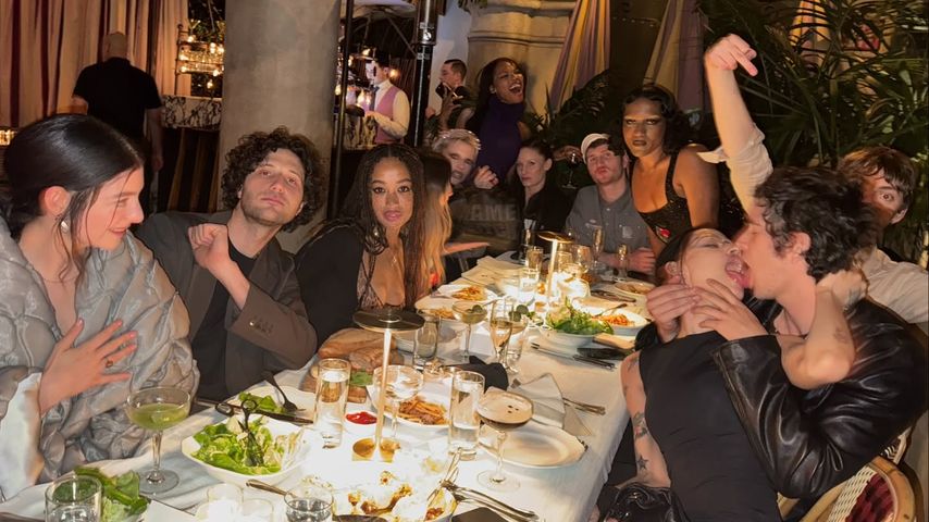 Matty Healy und seine Freundin Gabriella Bechtel, mit Lorde, Charli XCX und Co., Februar 2025