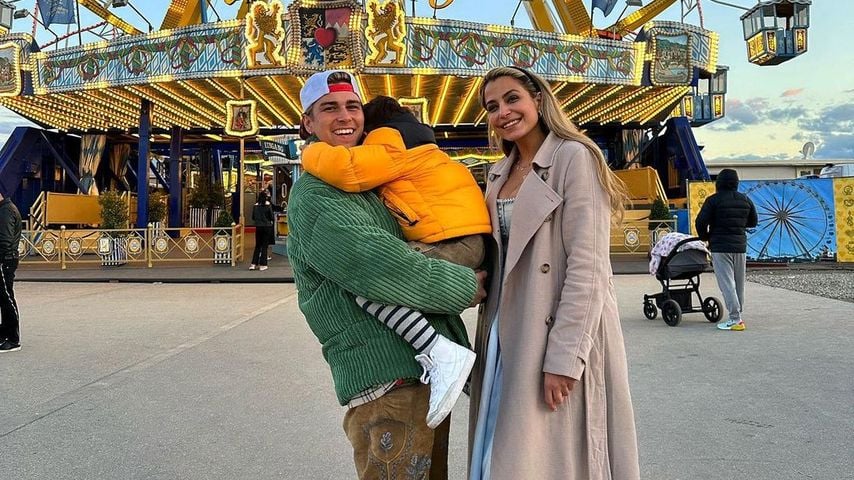 Matze Höhn und Jenefer Riili mit ihrem Sohn im April 2023