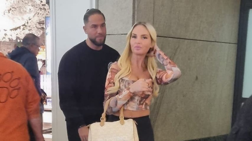 Maurice Dziwak mit einer unbekannten Blondine, 2023
