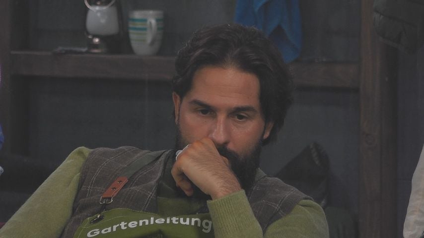 Maurice Dziwak im Garten bei "Promi Big Brother" 2026