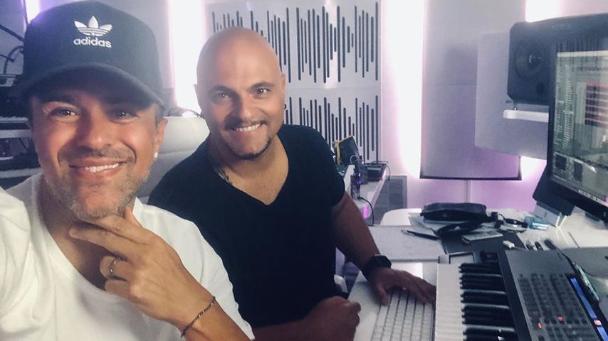 Maury Lobina und Jeffrey Jey bei der Arbeit im Tonstudio