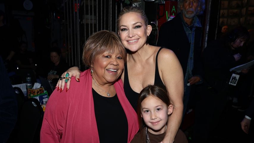 Mavis Staples mit Kate Hudson und deren Tochter Rani, März 2025