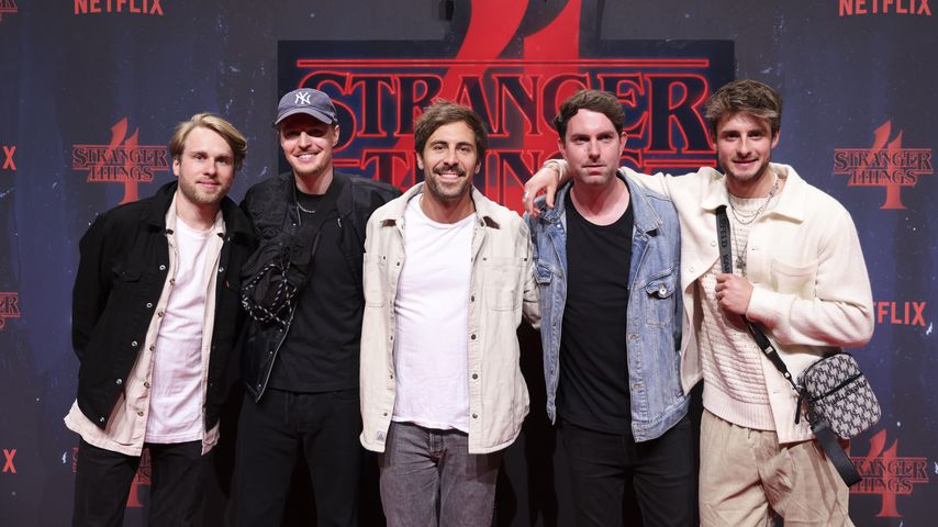 Max Giesinger und seine Freunde bei der "Stranger Things 4"-Premiere im Mai 2022