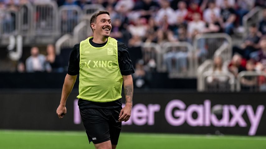 Max Kruse lacht bei der Baller League, April 2024