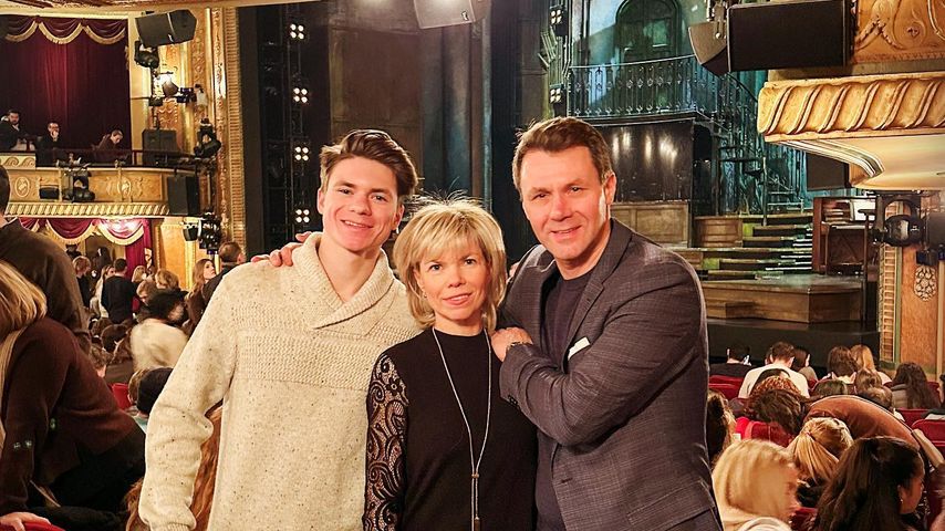 Maxim Naumov mit seinen Eltern, Jewgenia Schischkowa und Wadim Naumov, Dezember 2022