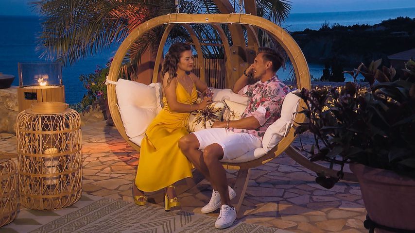 Ganz in Gelb: Wie finden Fans Maximes Bachelorette-Outfit?