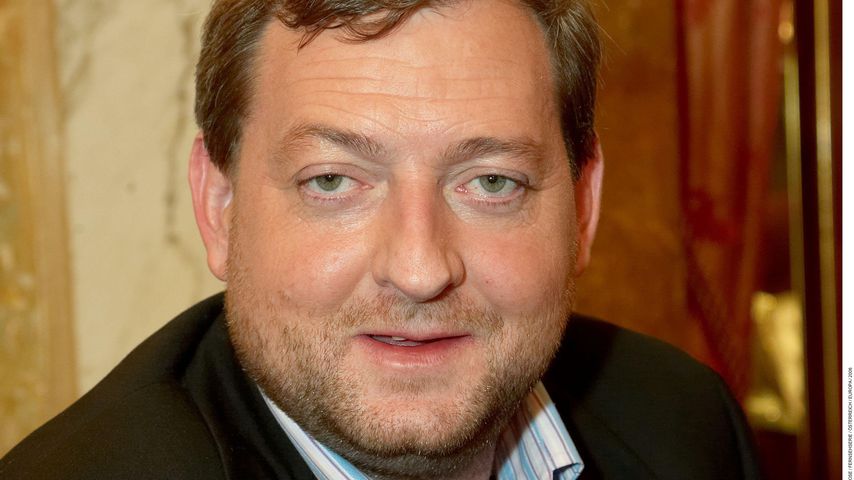 Maximilian Krückl am Set von "Agathe kann's nicht lassen"