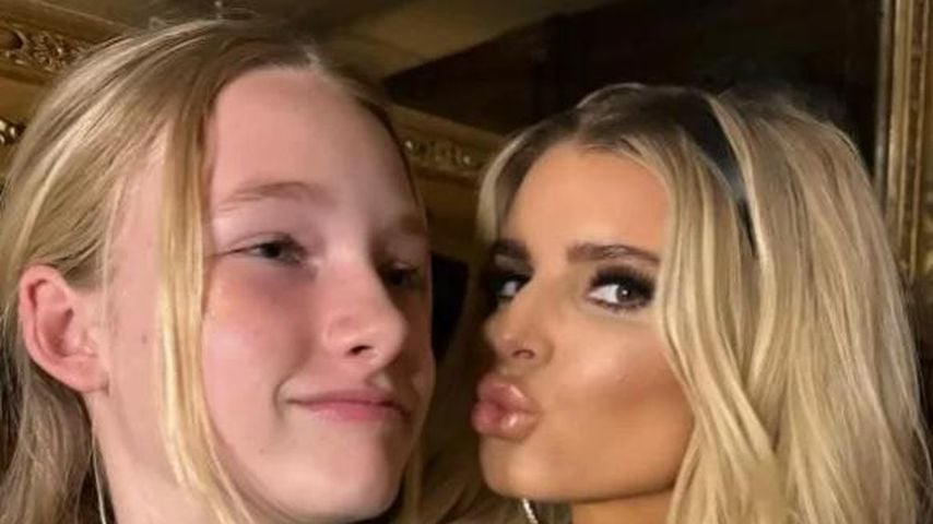 Maxwell Drew Johnson und  Jessica Simpson, 2024