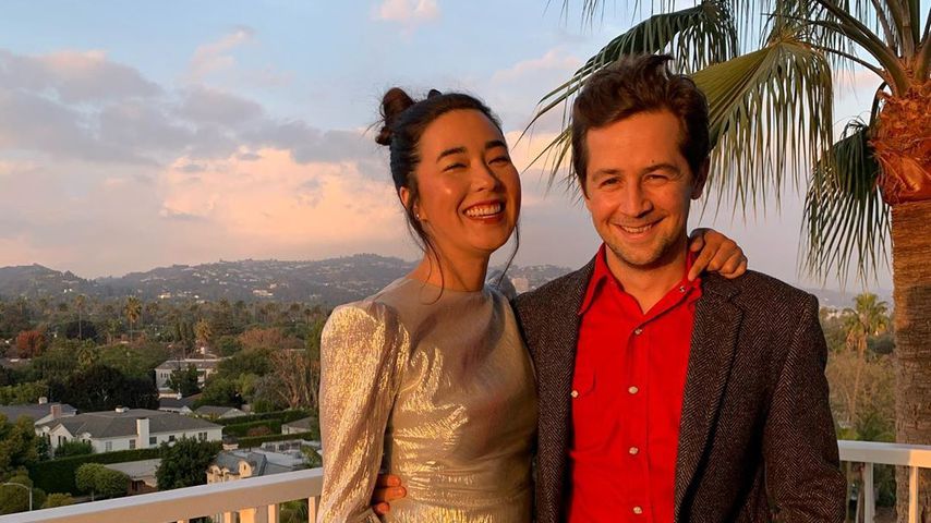 Maya Erskine und Michael Angarano