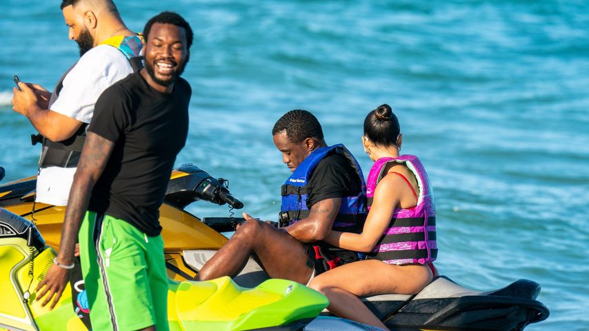 Meek Mill, DJ Khaled, P. Diddy und seine unbekannte Begleitung in Miami, 2020