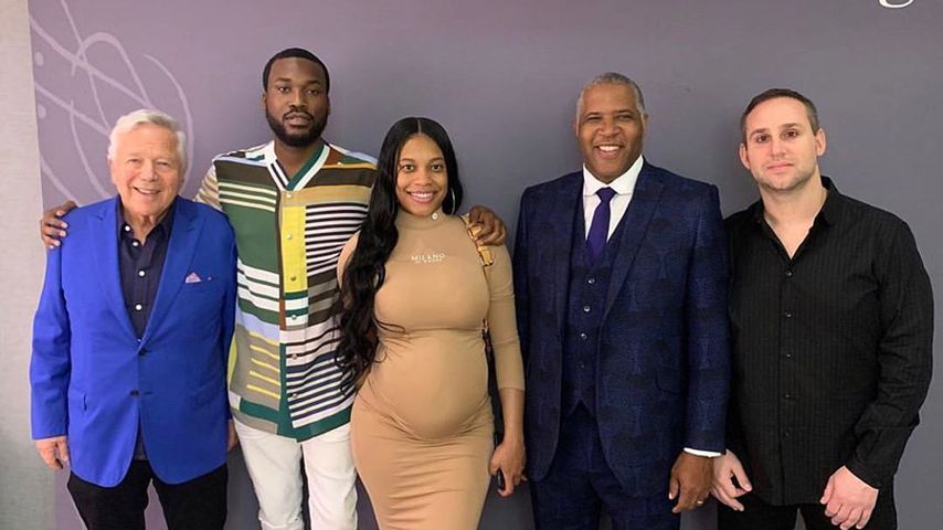 Meek Mill posiert mit seiner schwangeren Freundin