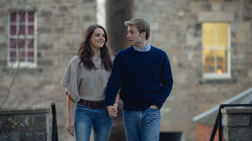 Meg Bellamy und Ed McVey als Prinzessin Kate und Prinz William in "The Crown"