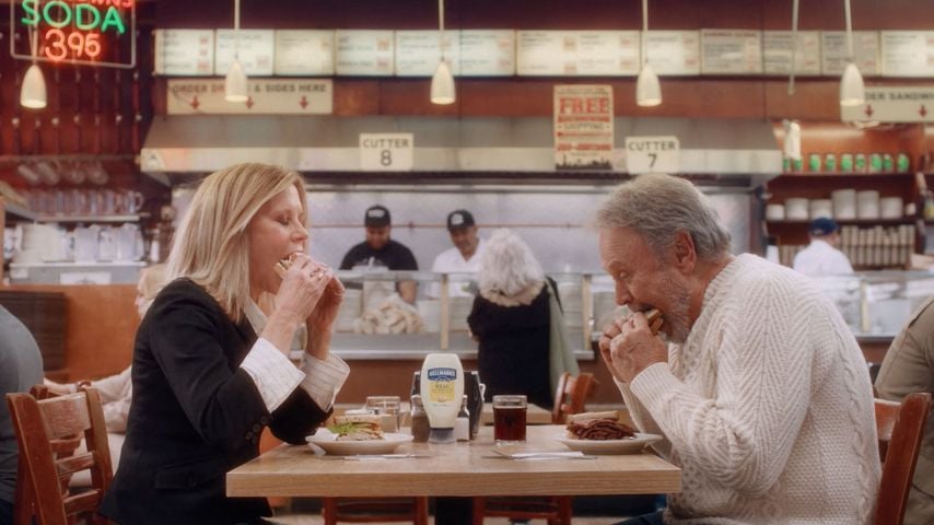 Meg Ryan und Billy Crystal stellen ikonische Filmszene nach
