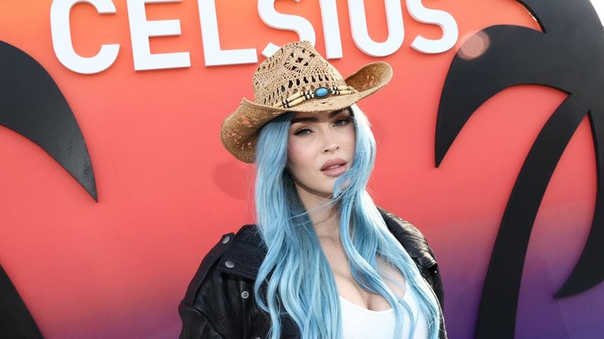 Oversized Look: Versteckt Megan Fox hier etwa die Babykugel?