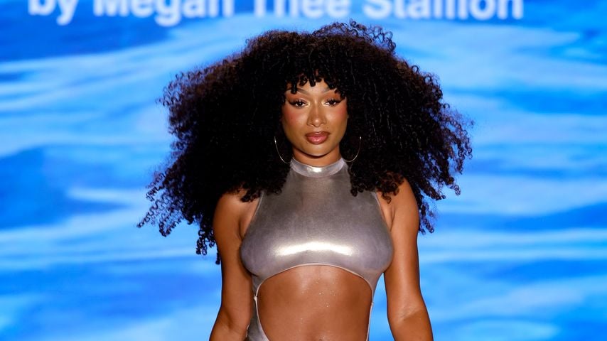 Megan Thee Stallion auf dem Laufsteg für ihre Bademodenkollektion "Hot Girl Summer Swimwear"