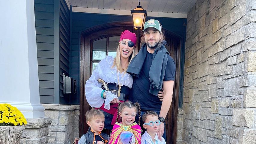 Meghan King und Cuffe Biden Owens mit ihren drei Kindern an Halloween