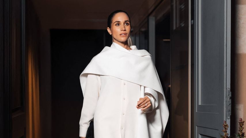 Peinlich: Meghan Markle patzt beim Küsschen mit Modedesigner
