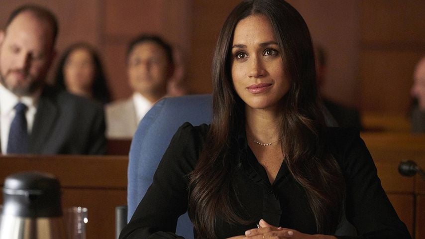 Herzogin Meghan in einer Gerichtssaalszene aus der Serie "Suits"