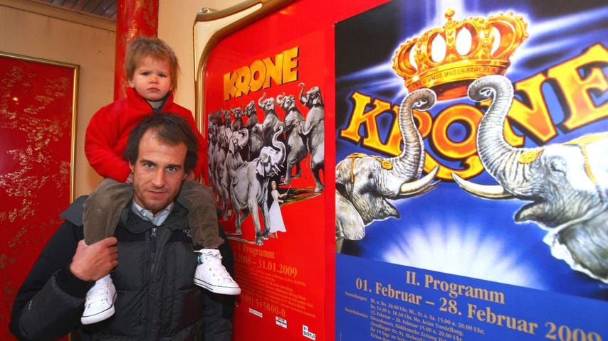 Mehmet Scholl mit Tochter Polli beim Ausflug in den Zirkus Krone, Saison 2008/2009