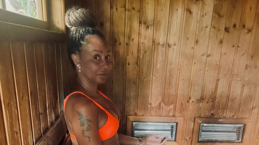 Mel B in der Sauna, November 2024