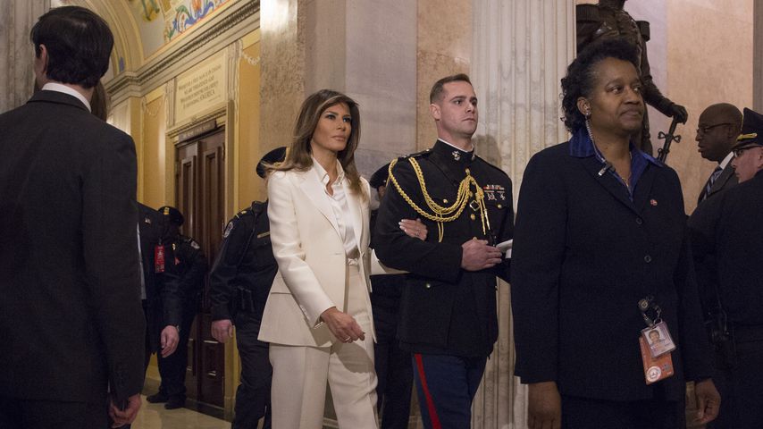 Melania Trump und ein Offizier