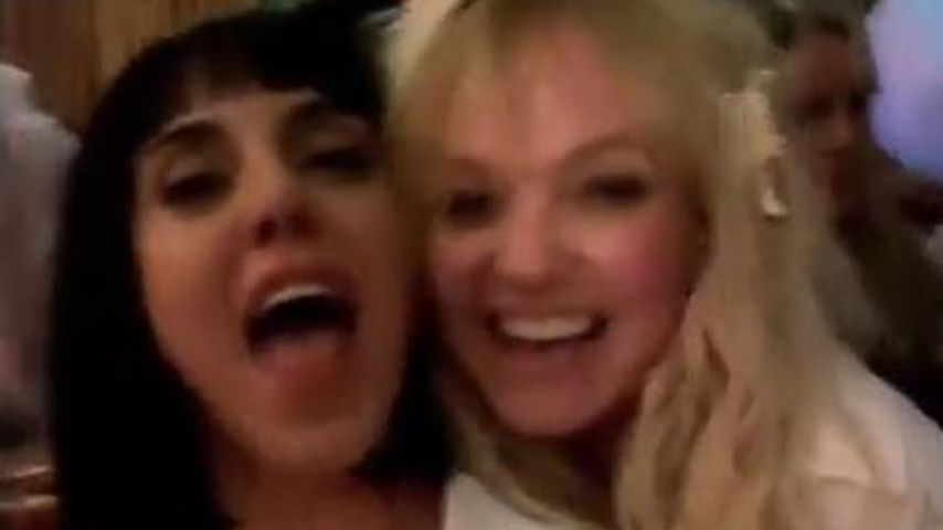 Spice Girls Melanie C. und Emma Bunton trällern "Wannabe"